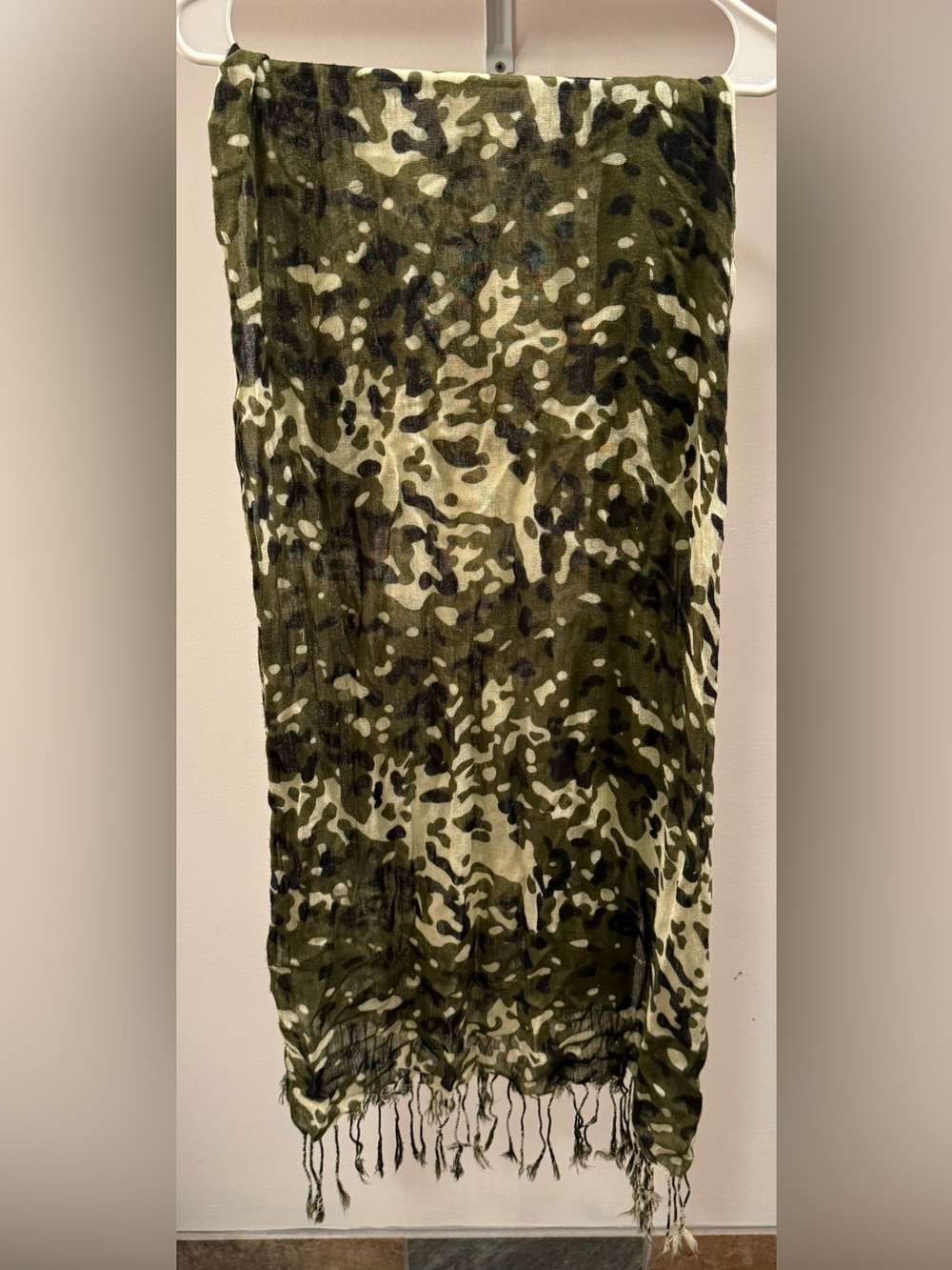 Women’s Camouflage Print Scarf in Olive Green